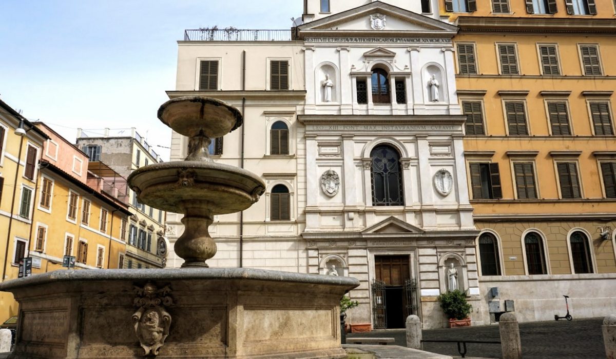 Monti District Tour 9 piazza madonna dei monti